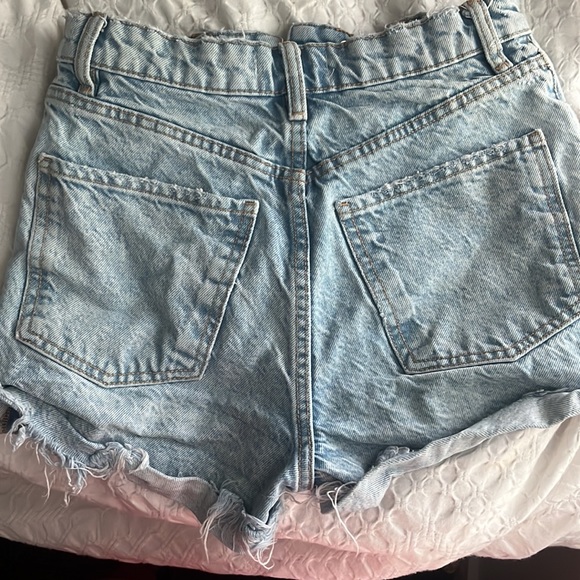 Zara size 2 Jean shorts barely worn - Picture 2 of 2